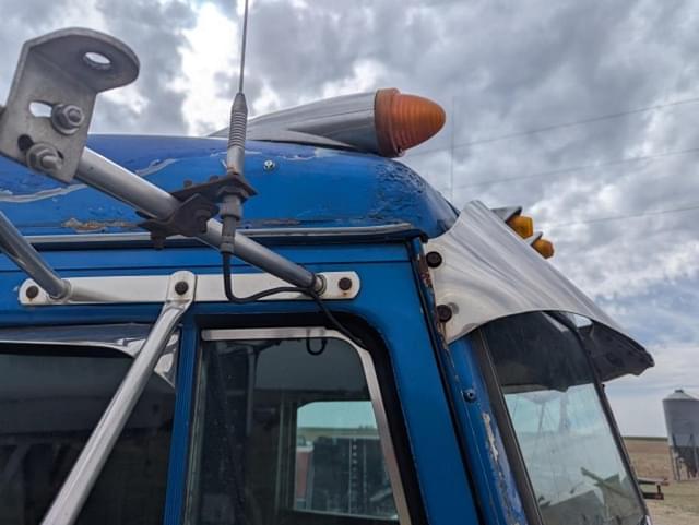 Image of Peterbilt 359 equipment image 3