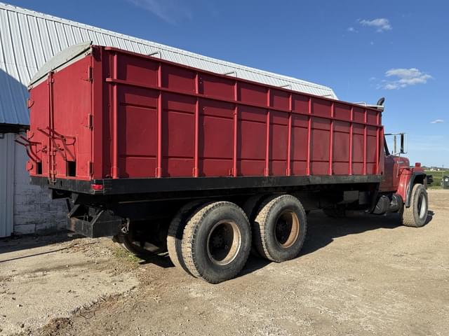 Image of International Loadstar 1850 equipment image 1