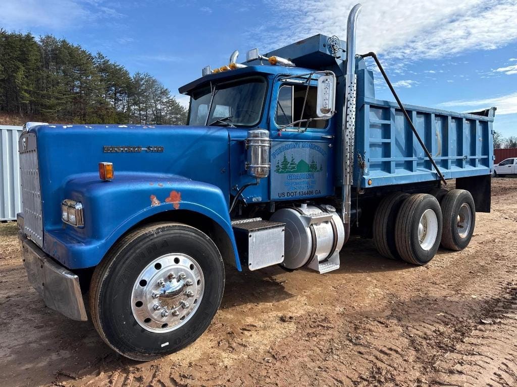1973 Western Star 4664T-06 Equipment Image0