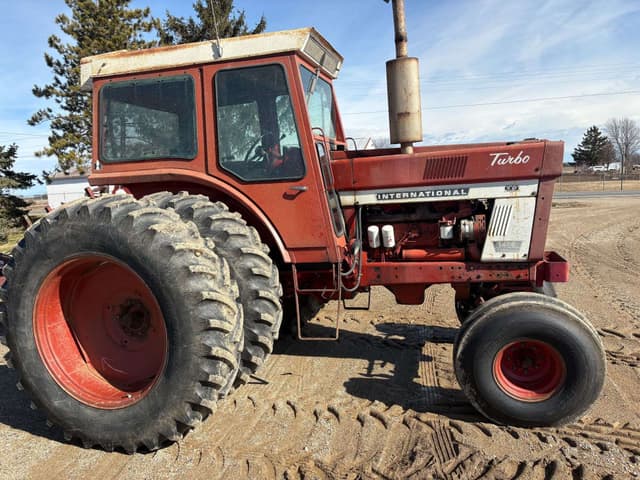 Image of International Harvester 1466 equipment image 1
