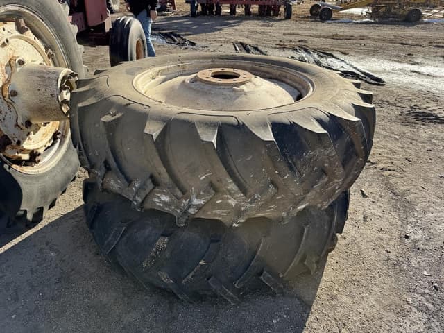 Image of Allis Chalmers 7030 equipment image 4