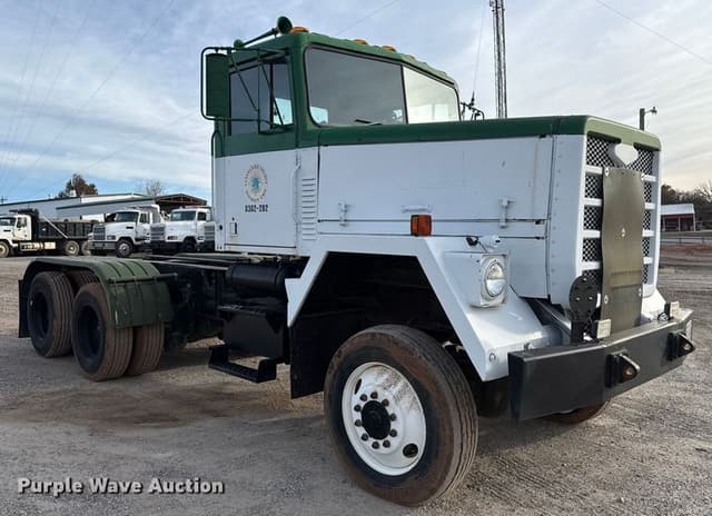 Image of AM General M916 equipment image 2