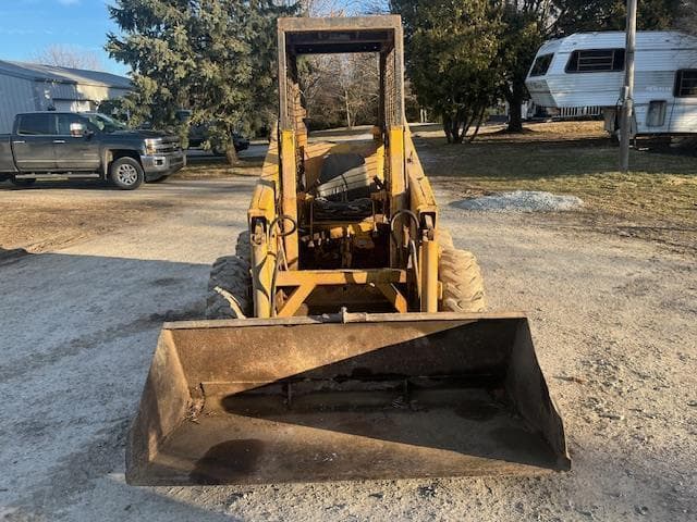 Image of Case 1737 equipment image 3