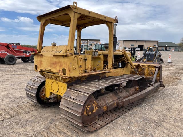 Image of Caterpillar D5 equipment image 4