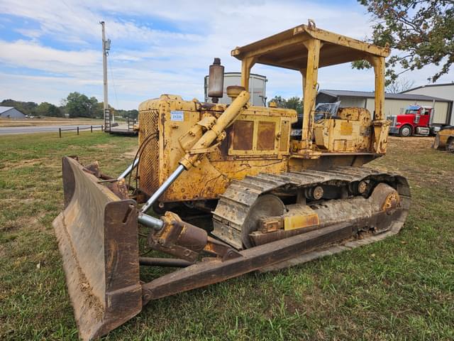 Image of Caterpillar D5 equipment image 2