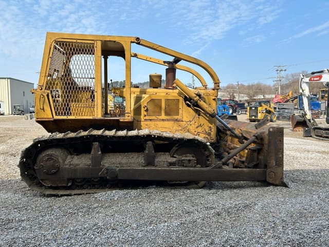 Image of Caterpillar D6C equipment image 4