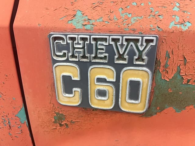 Image of Chevrolet C60 equipment image 3