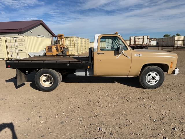 Image of Chevrolet C30 equipment image 1