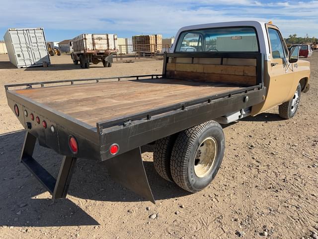 Image of Chevrolet C30 equipment image 4