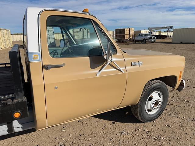 Image of Chevrolet C30 equipment image 2