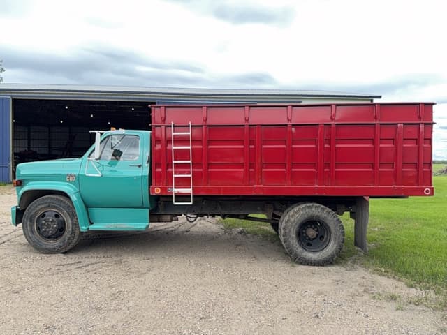 Image of Chevrolet C60 equipment image 1