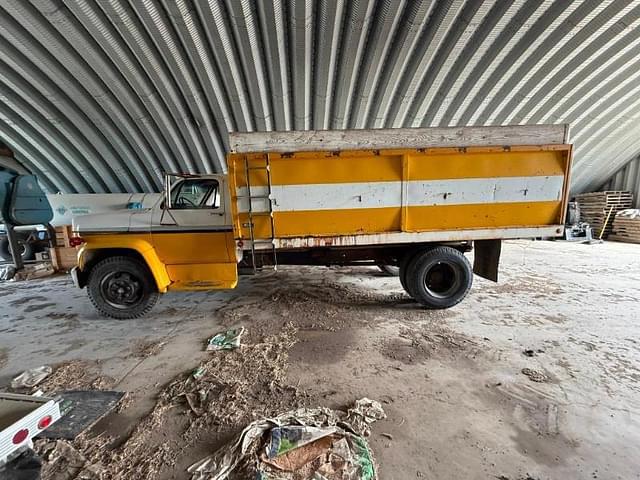 Image of Chevrolet C60 equipment image 1