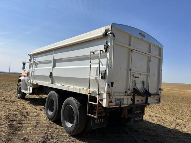 Image of Chevrolet C65 equipment image 2