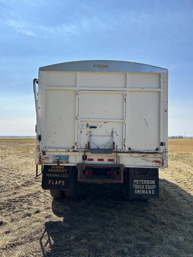 Image of Chevrolet C65 equipment image 3