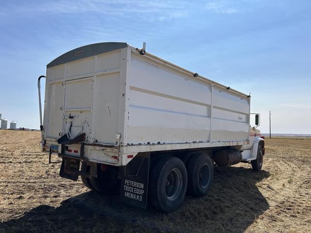 Image of Chevrolet C65 equipment image 4