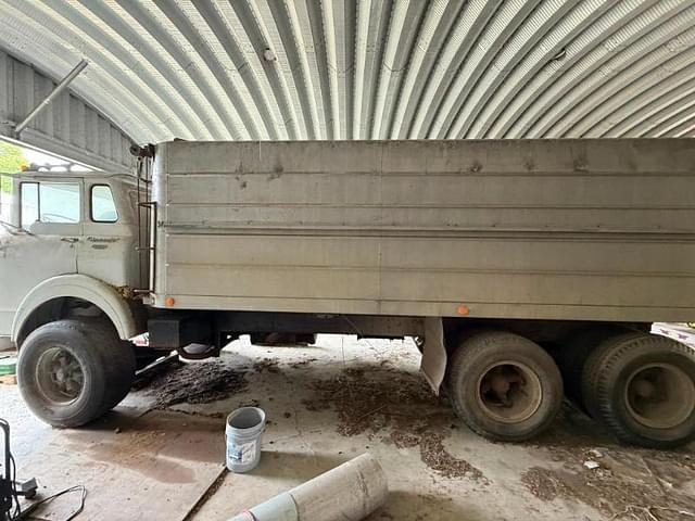 Image of Chevrolet 70 equipment image 1