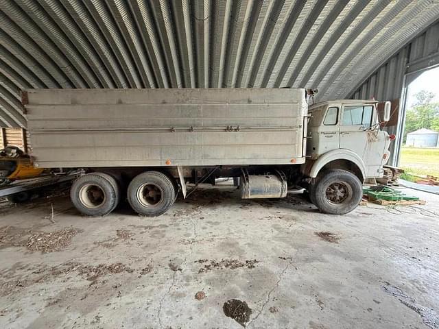 Image of Chevrolet 70 equipment image 4