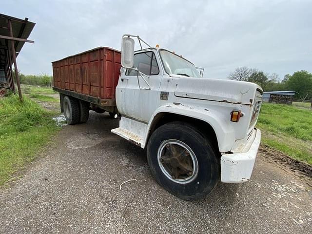 Image of Chevrolet C60 equipment image 2