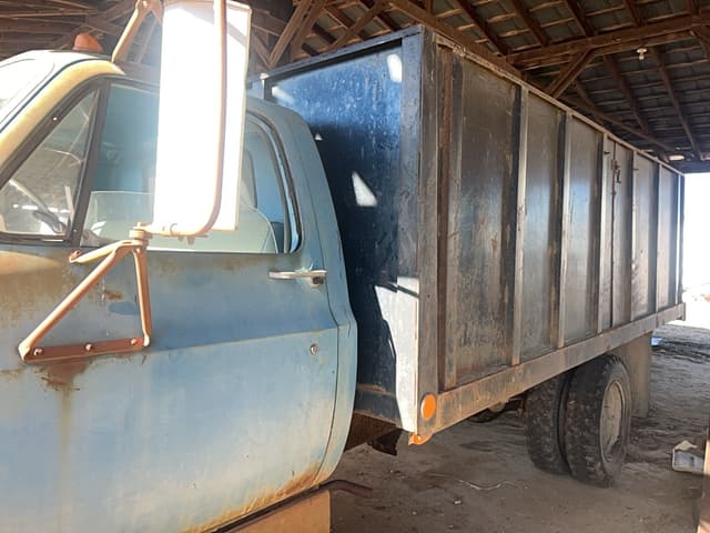 Image of Chevrolet C60 equipment image 1