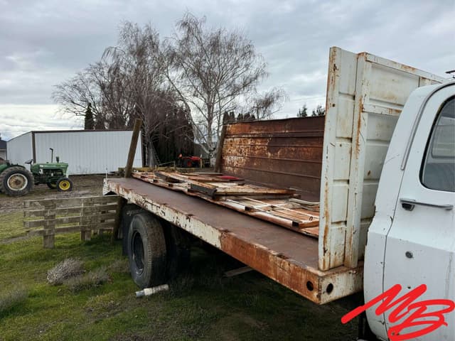 Image of Chevrolet C60 equipment image 3