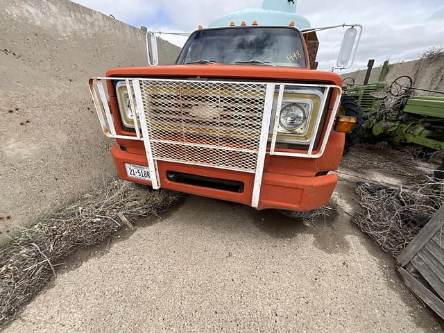 Image of Chevrolet C60 equipment image 1
