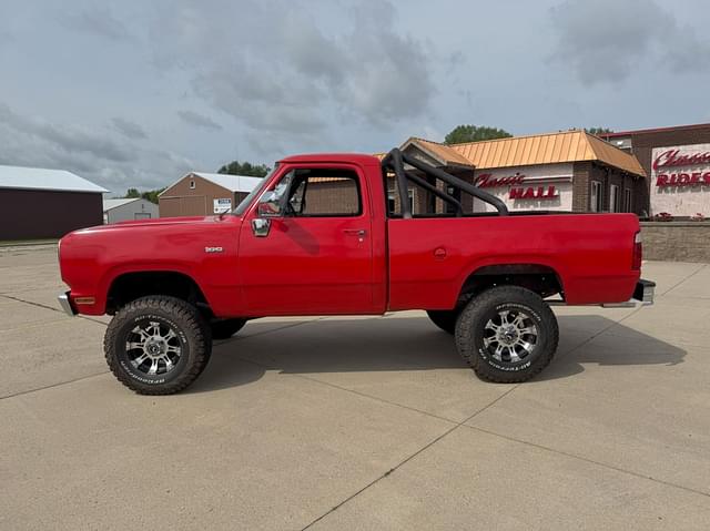 Image of Dodge D100 equipment image 1