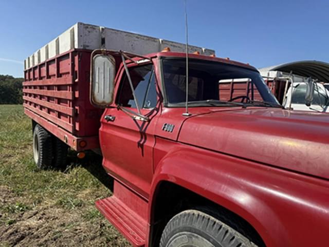 Image of Ford F-600 equipment image 2