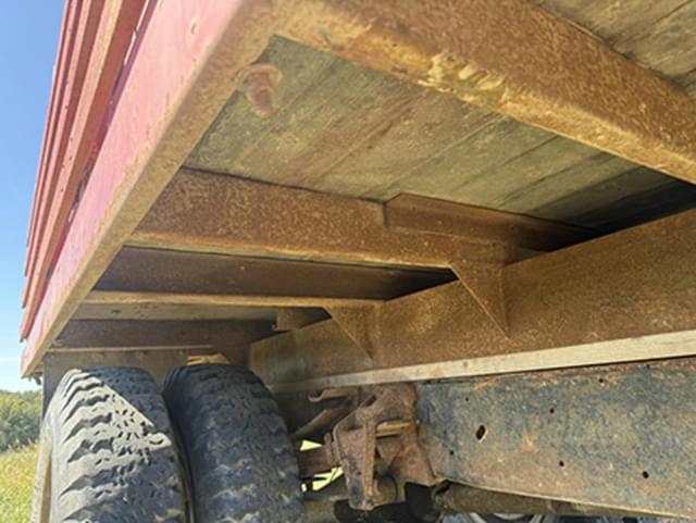 Image of Ford F-600 equipment image 4