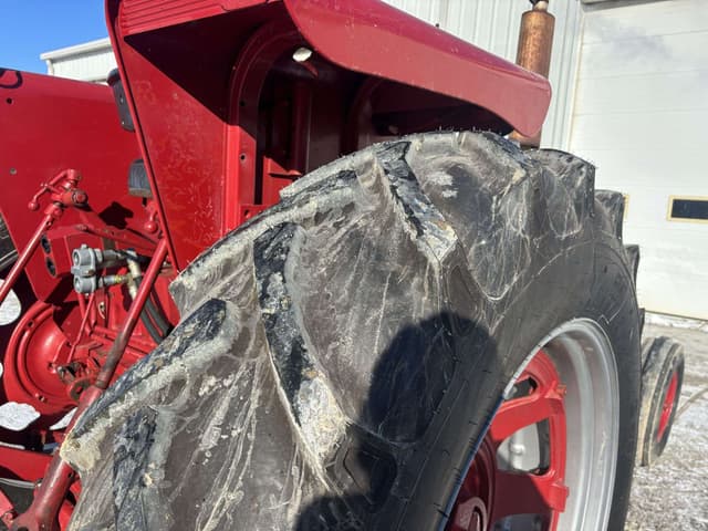 Image of International Harvester 666 equipment image 2