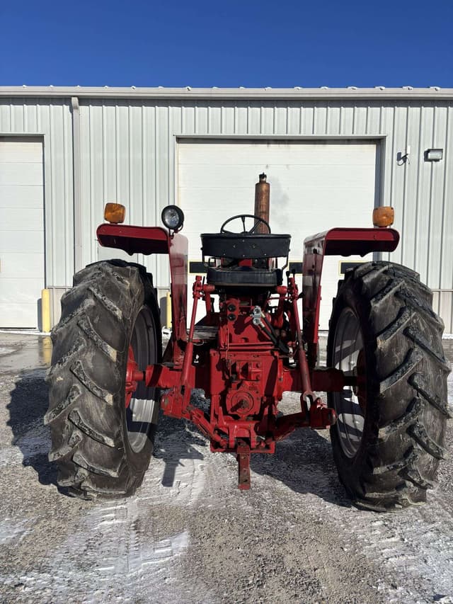 Image of International Harvester 666 equipment image 3