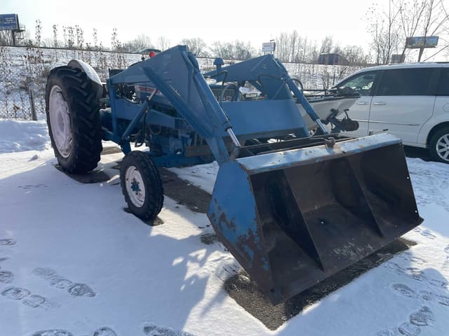 Image of Ford 4000 equipment image 2