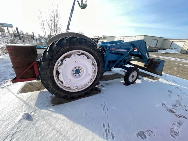 Image of Ford 4000 equipment image 4