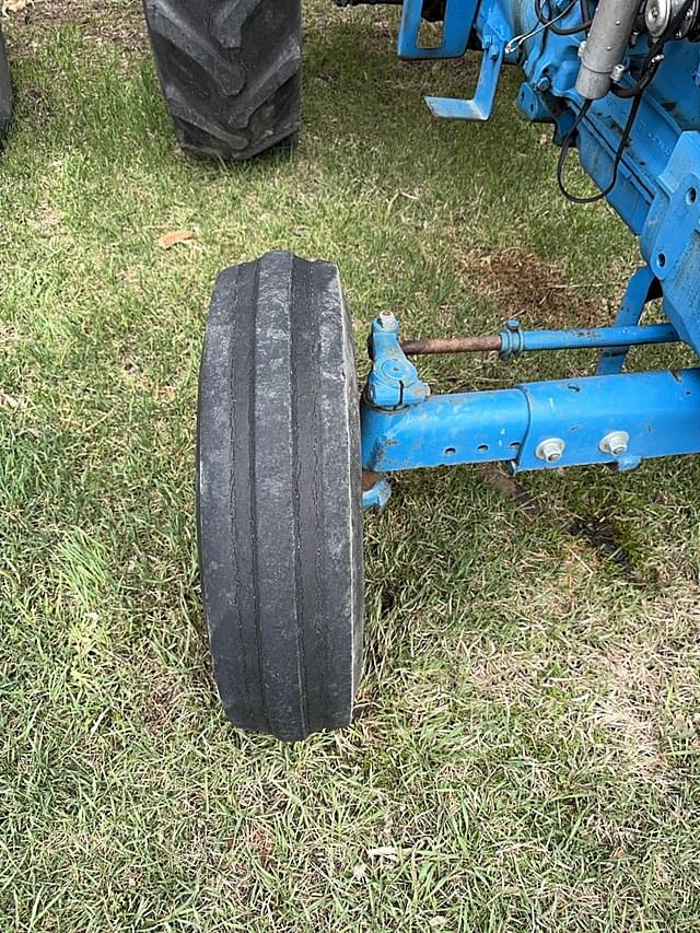 Image of Ford 5000 equipment image 3