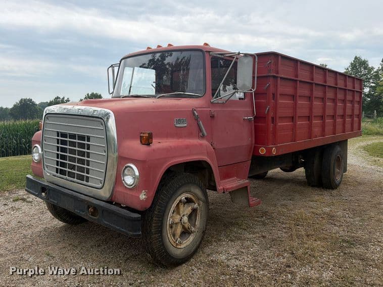 Image of Ford F-700 Primary image