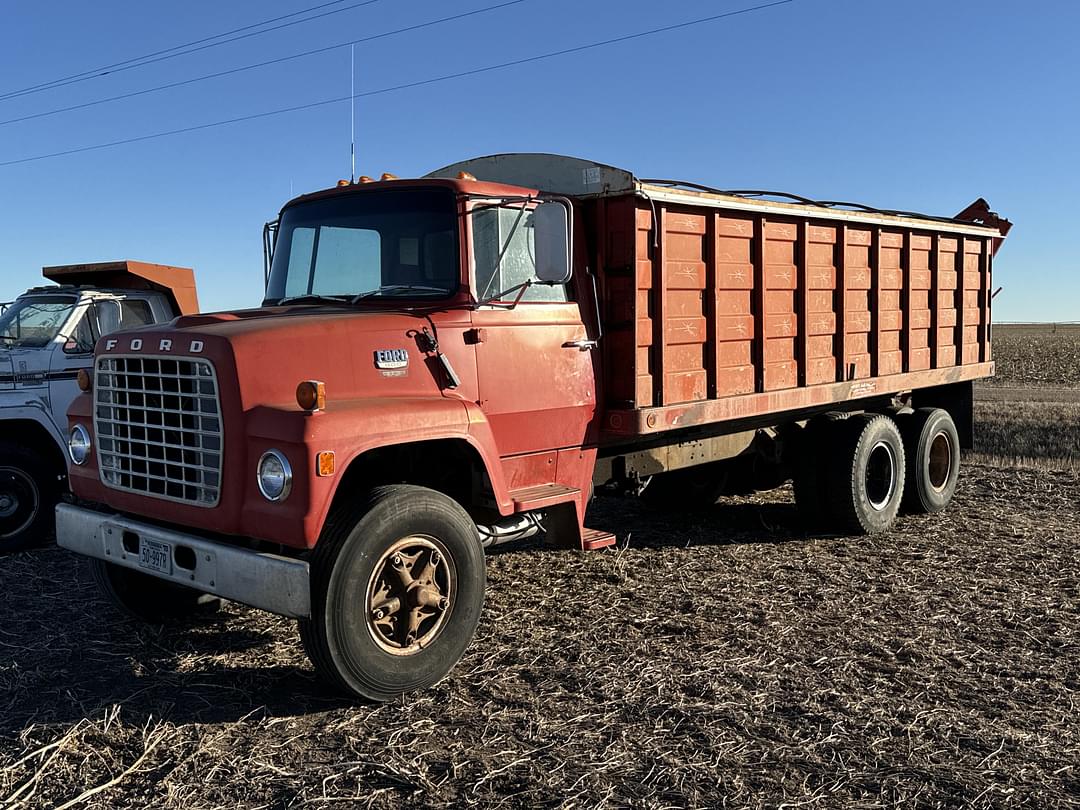 Image of Ford F-800 Primary image