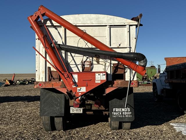 Image of Ford F-800 equipment image 4