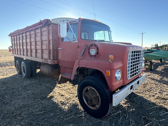 Image of Ford F-800 equipment image 1