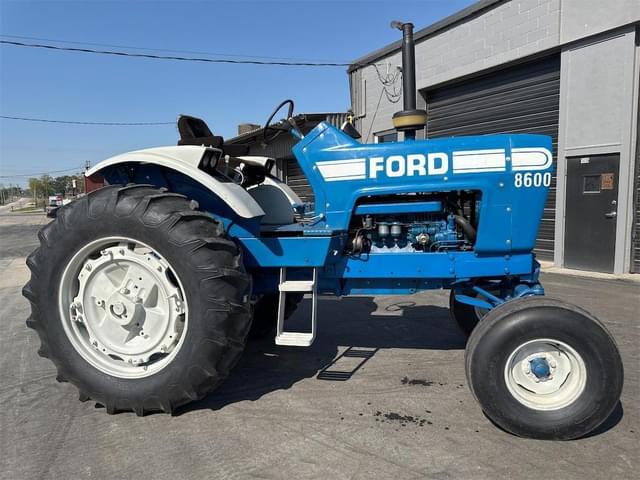 Image of Ford 8600 equipment image 3