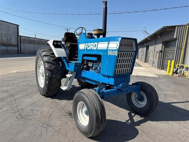 Image of Ford 8600 equipment image 2