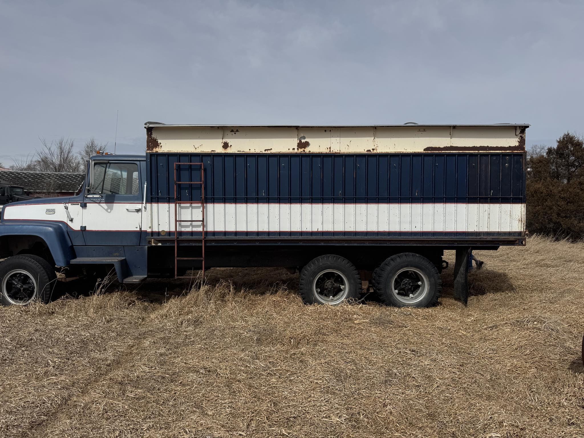 1974 Ford 880 Equipment Image0