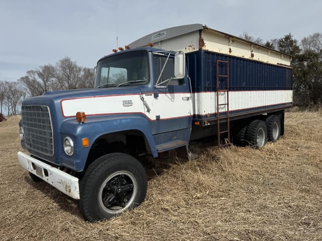 Image of Ford 880 equipment image 1