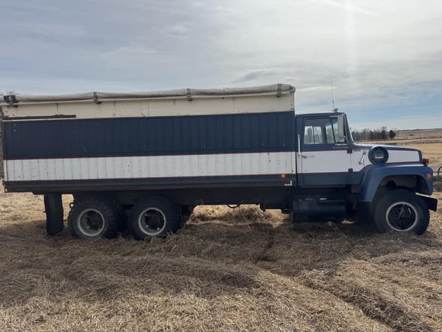 Image of Ford 880 equipment image 3