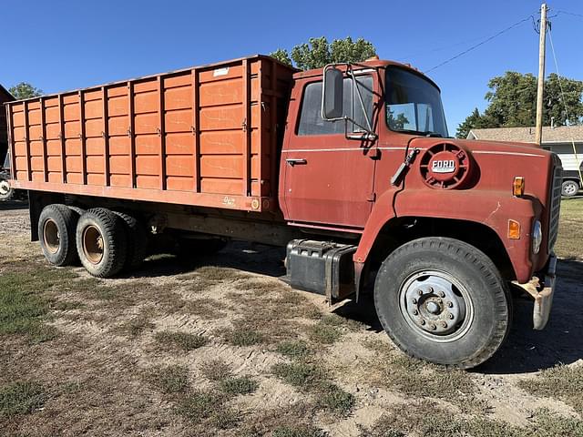 Image of Ford 900 equipment image 2