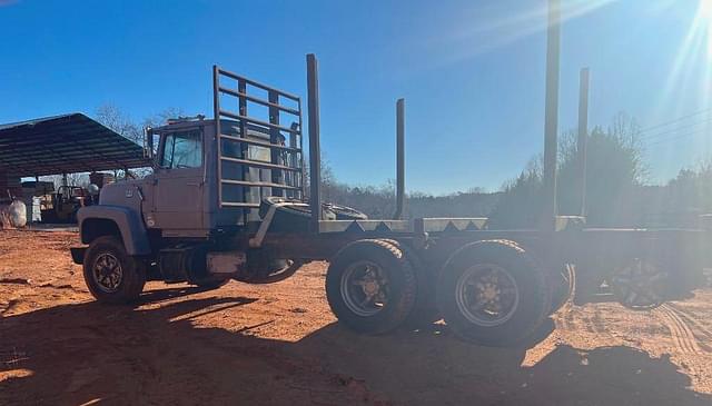 Image of Ford 9000 equipment image 2