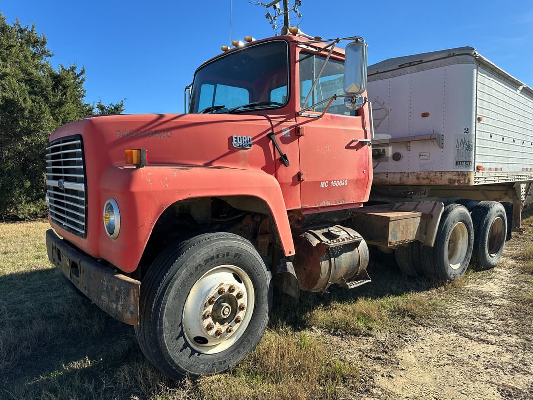 Image of Ford F-9000 Primary image