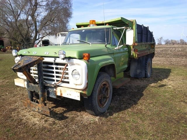 Image of Ford F-600 equipment image 2
