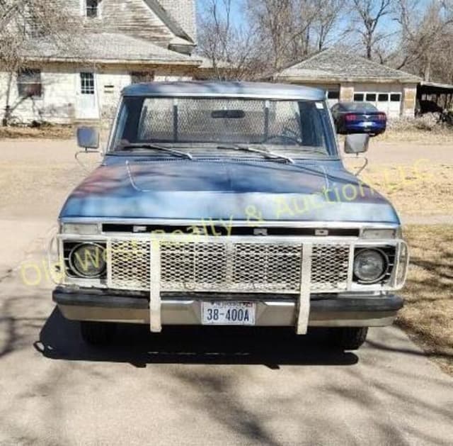 Image of Ford F-100 equipment image 2