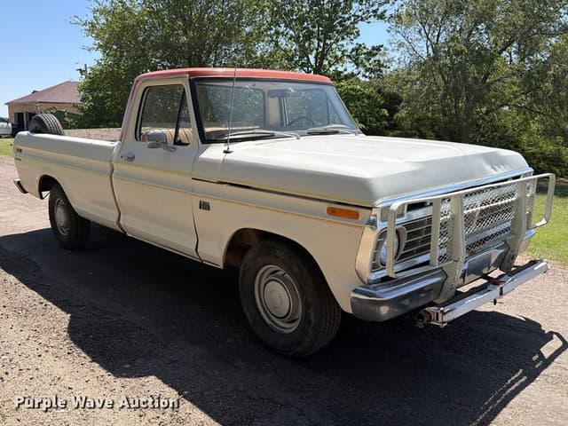 Image of Ford F-100 equipment image 2