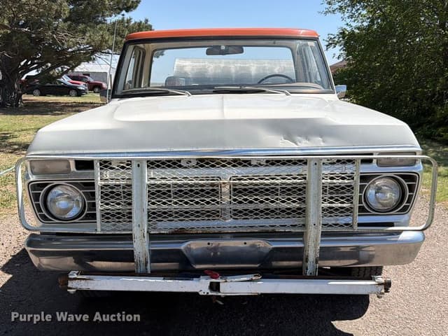 Image of Ford F-100 equipment image 1