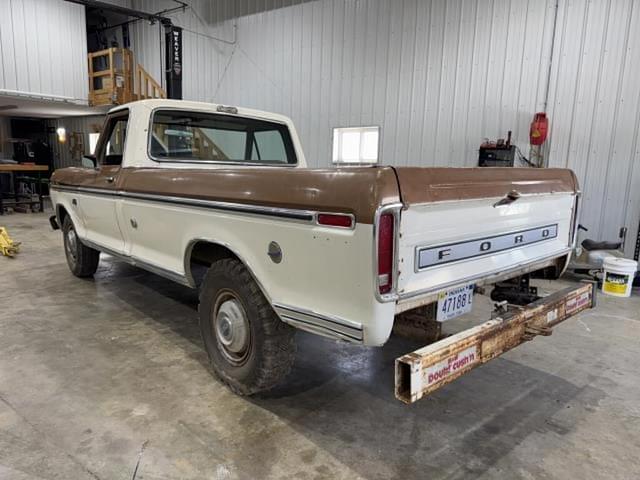 Image of Ford F-250 equipment image 1